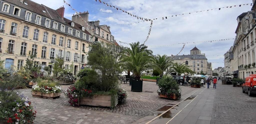Appartement lumineux idéalement situé à proximité de musées équipements sportifs salle de spectacle commerces Caen Esterno foto